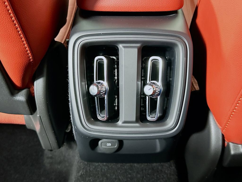 Used 2019 Volvo XC40 T5 Momentum image 26