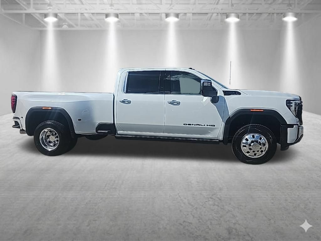 New 2026 GMC Sierra 3500 Denali Ultimate w/ LPO, Black Badging Package AWD/4WD image 2