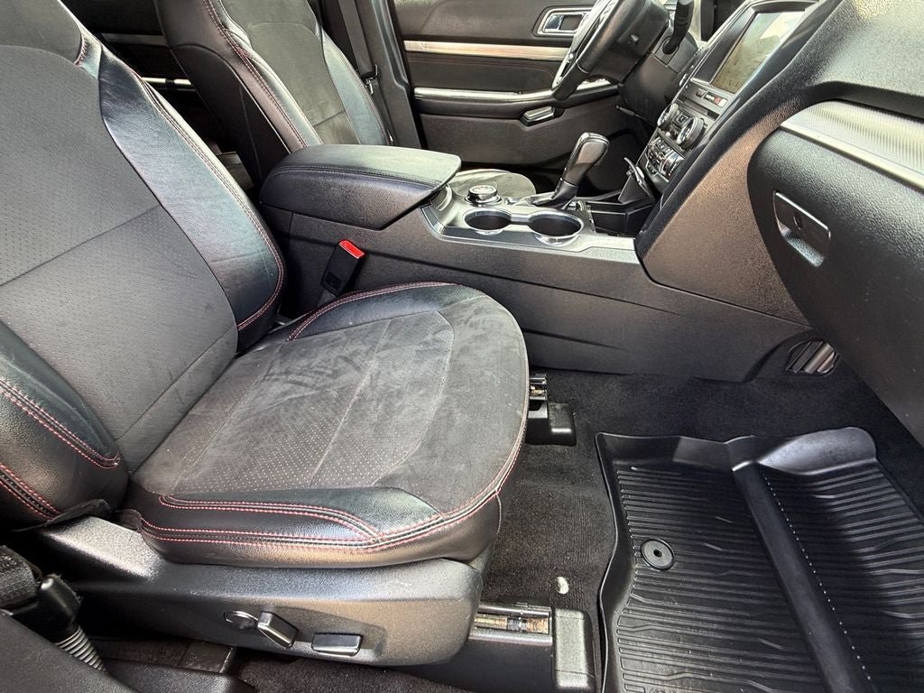 Used 2018 Ford Explorer XLT w/ Equipment Group 202A AWD/4WD image 10