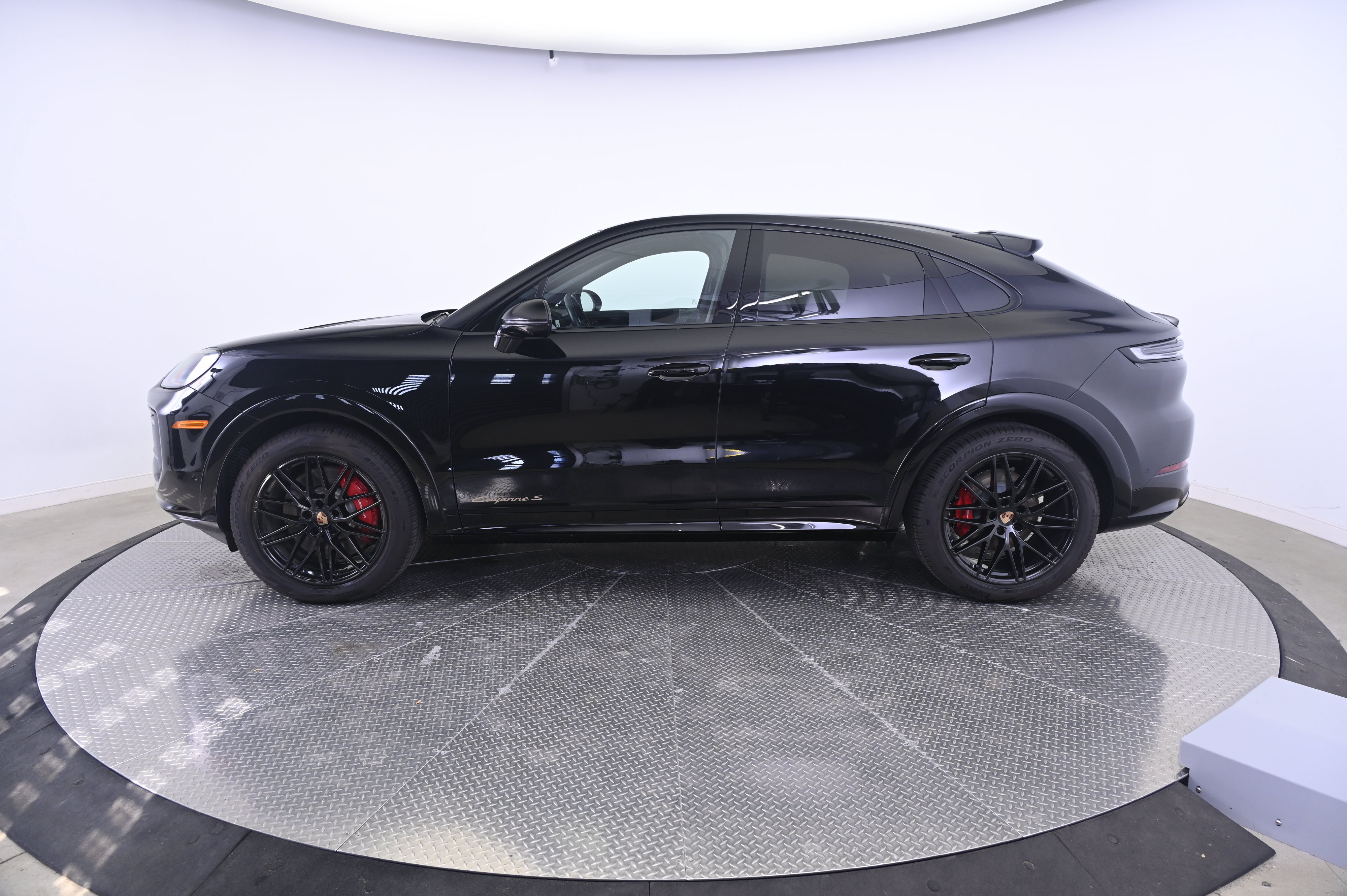 Used 2026 Porsche Cayenne S AWD/4WD image 2