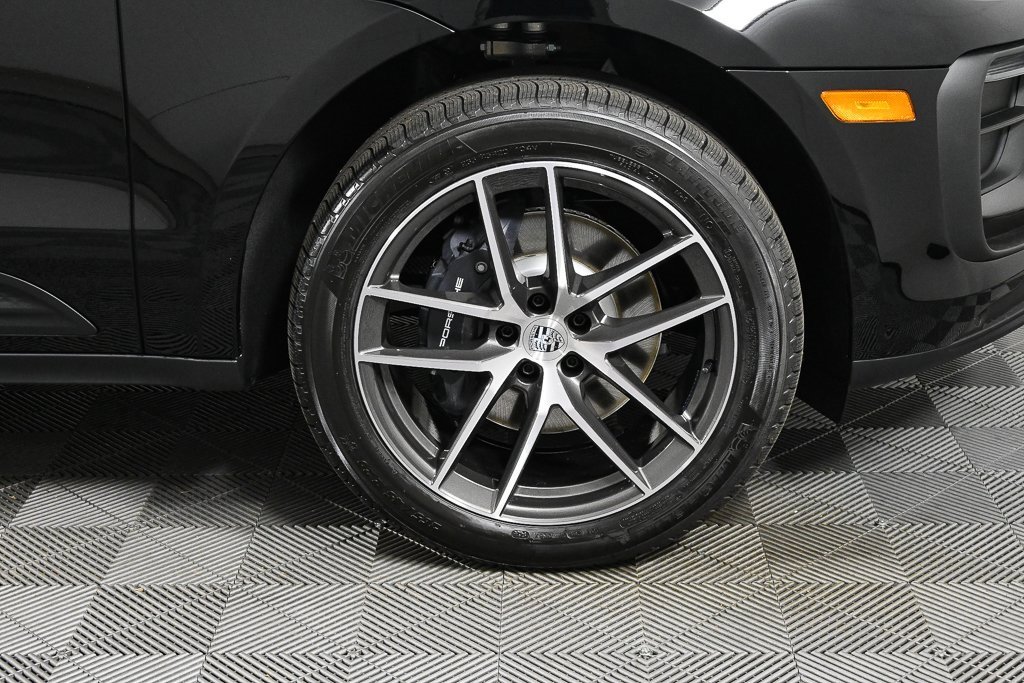 New 2026 Porsche Macan image 40