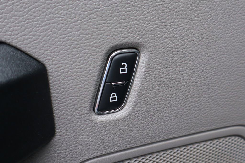 Used 2019 Ford F550 2WD Regular Cab Super Duty image 18