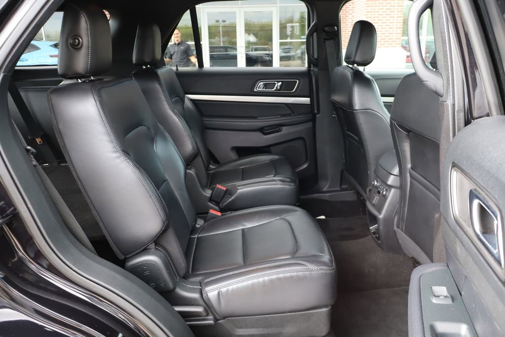 Used 2019 Ford Explorer XLT w/ Equipment Group 202A AWD/4WD image 41