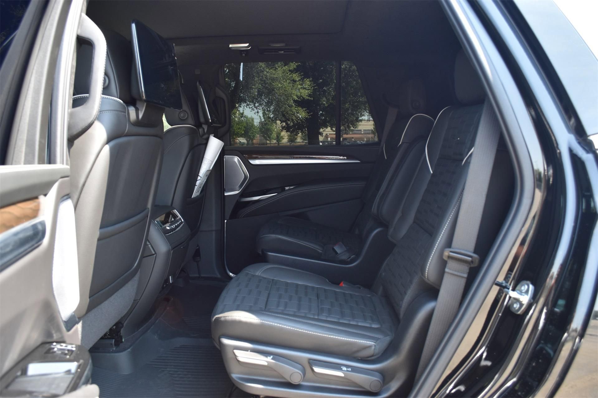 New 2025 Cadillac Escalade Premium Luxury Platinum w/ LPO, Floor Liner Package image 20