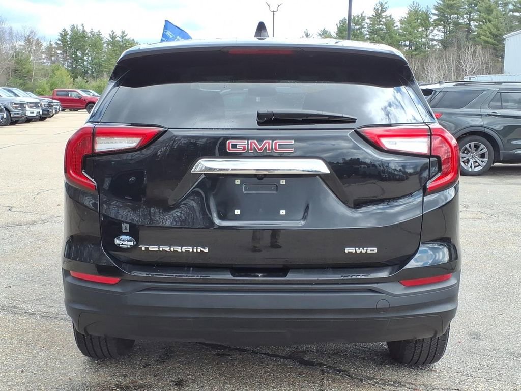 Used 2023 GMC Terrain SLE w/ LPO, Floor Liner Package AWD/4WD image 5