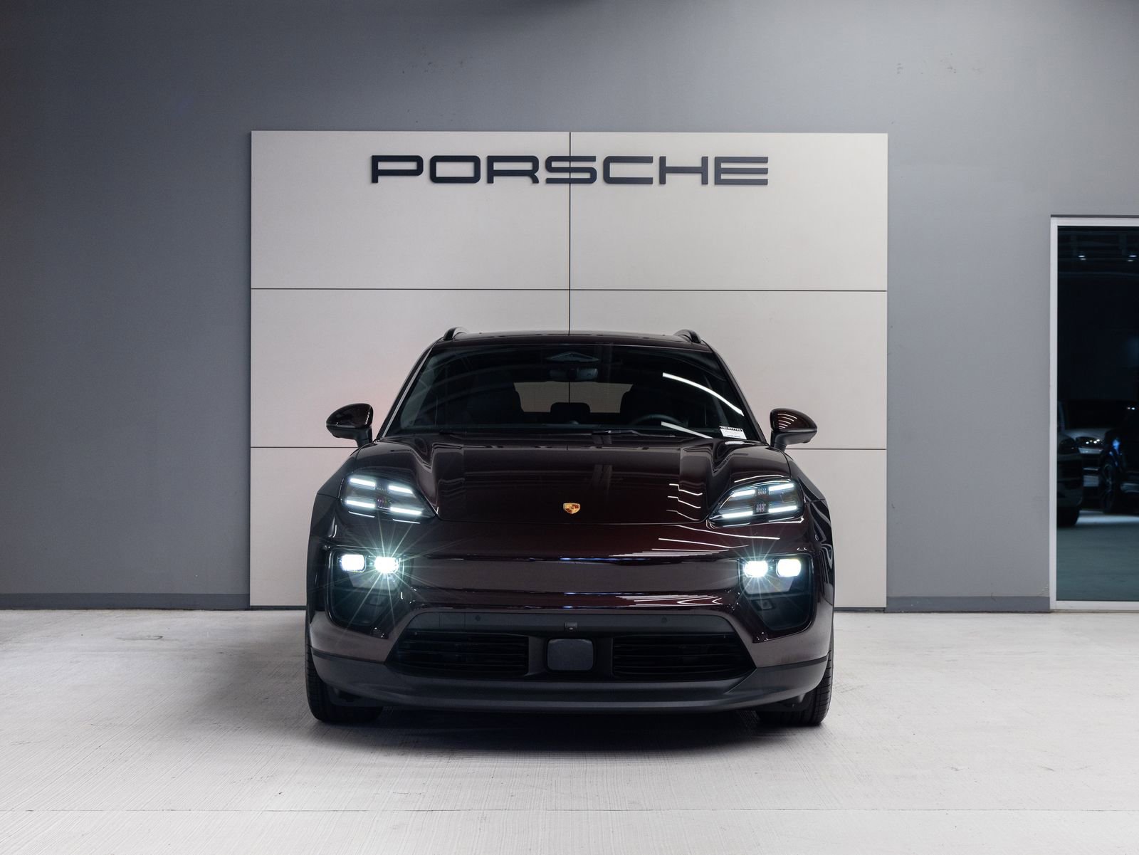 Certified 2025 Porsche Macan Electric RWD image 10