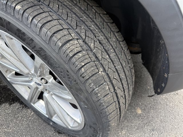 Used 2016 Ford Explorer XLT w/ Equipment Group 202A AWD/4WD image 6
