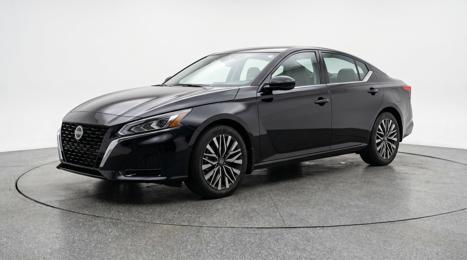 Used 2025 Nissan Altima 2.5 SV FWD image 3