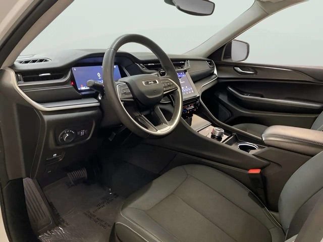 Used 2024 Jeep Grand Cherokee Laredo RWD image 17