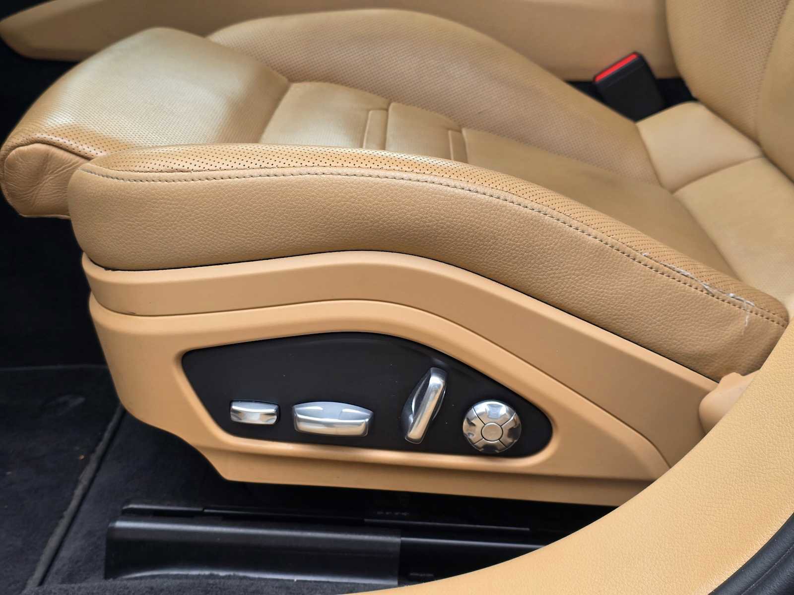 Used 2020 Porsche Panamera 4 AWD/4WD image 24