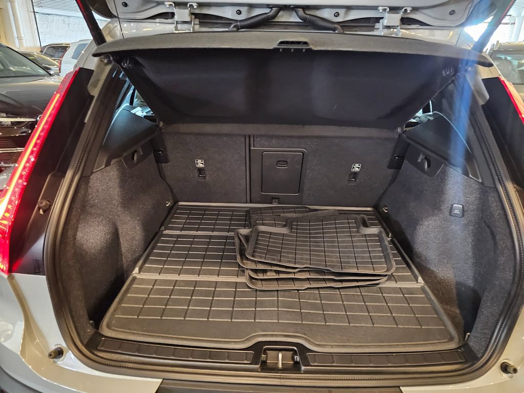 Certified 2024 Volvo XC40 B5 Plus w/ Protection Package Premier AWD/4WD image 8