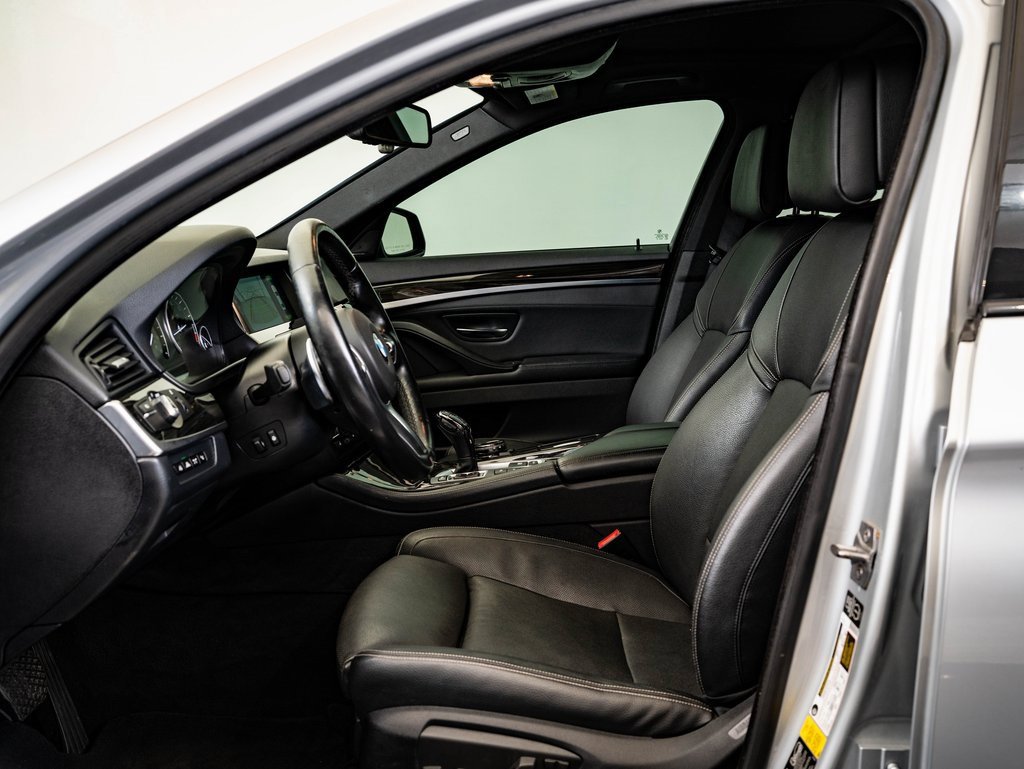 Used 2014 BMW 550i xDrive Sedan image 24