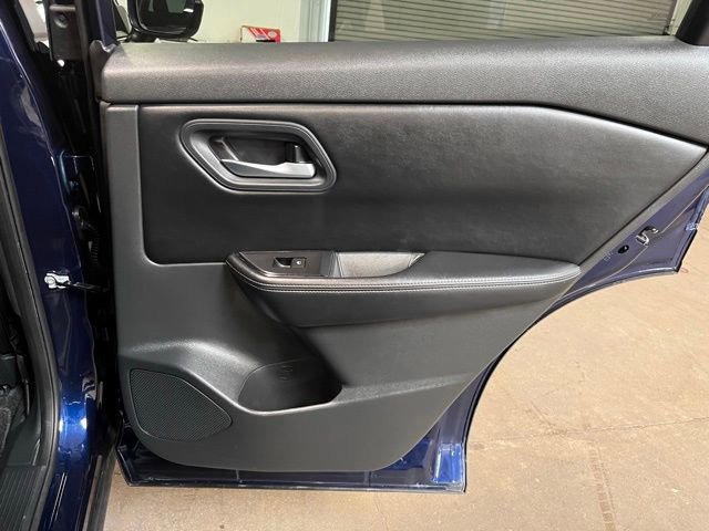 Used 2025 Nissan Rogue SV FWD image 12