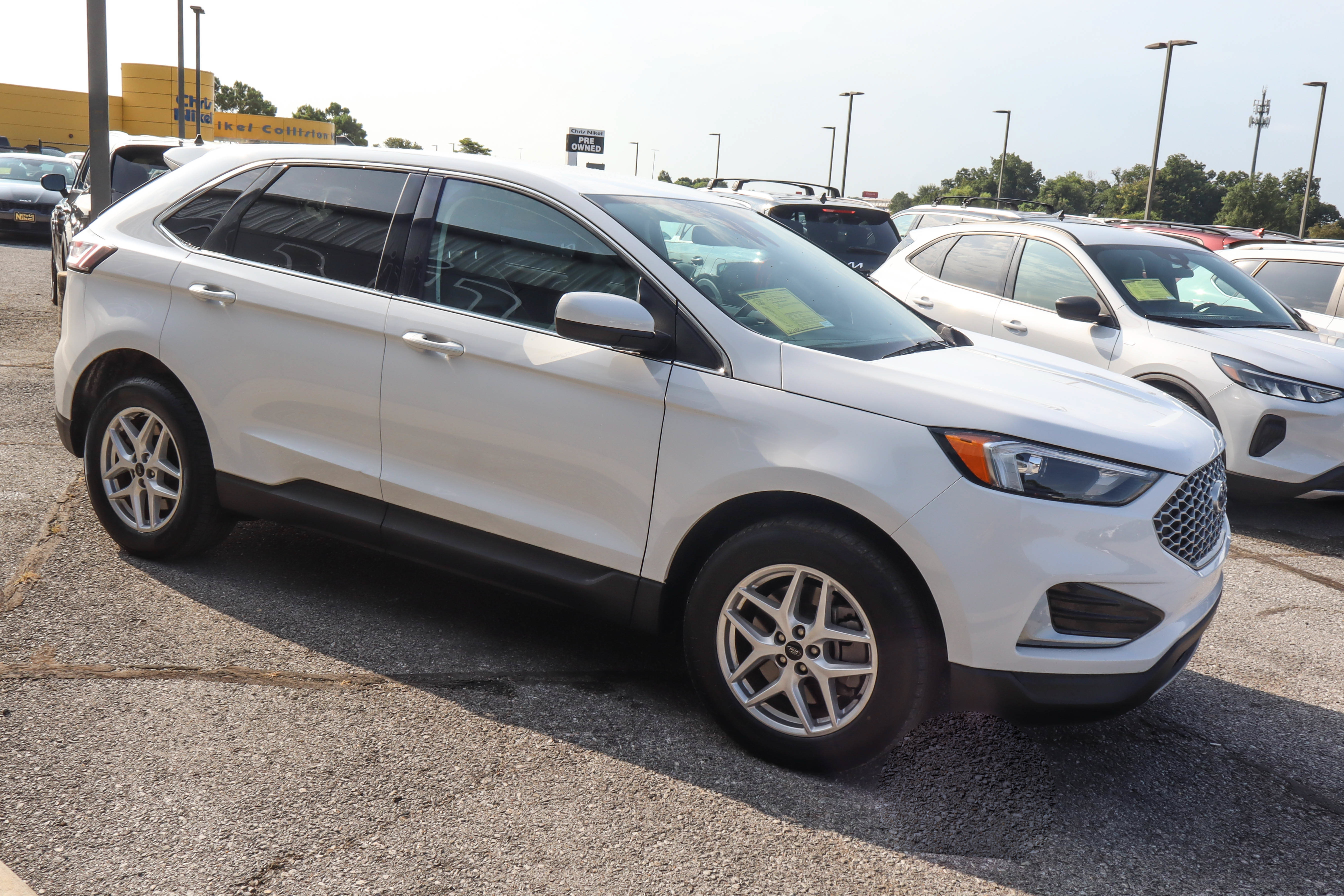 Used 2024 Ford Edge SEL AWD/4WD image 3
