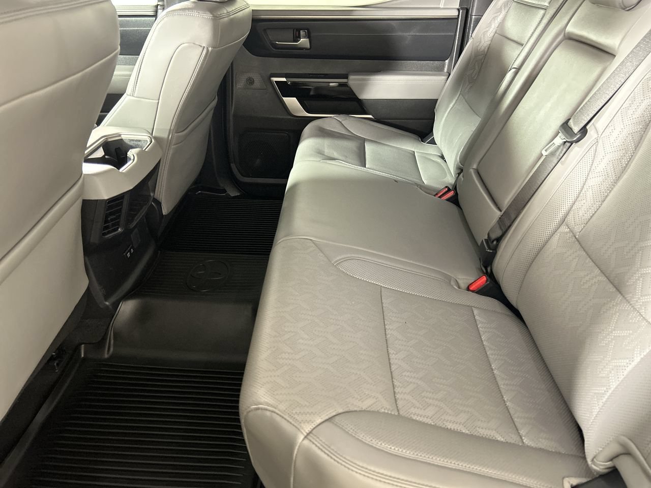 Used 2025 Toyota Tundra Limited AWD/4WD image 24