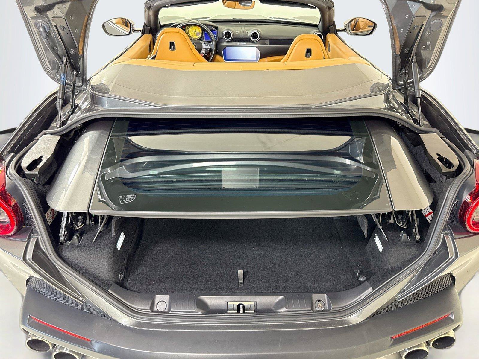 Used 2019 Ferrari Portofino RWD image 24