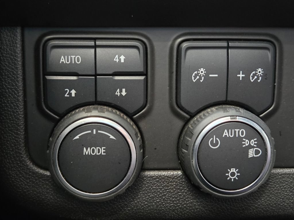 Used 2023 Chevrolet Suburban Premier AWD/4WD image 34