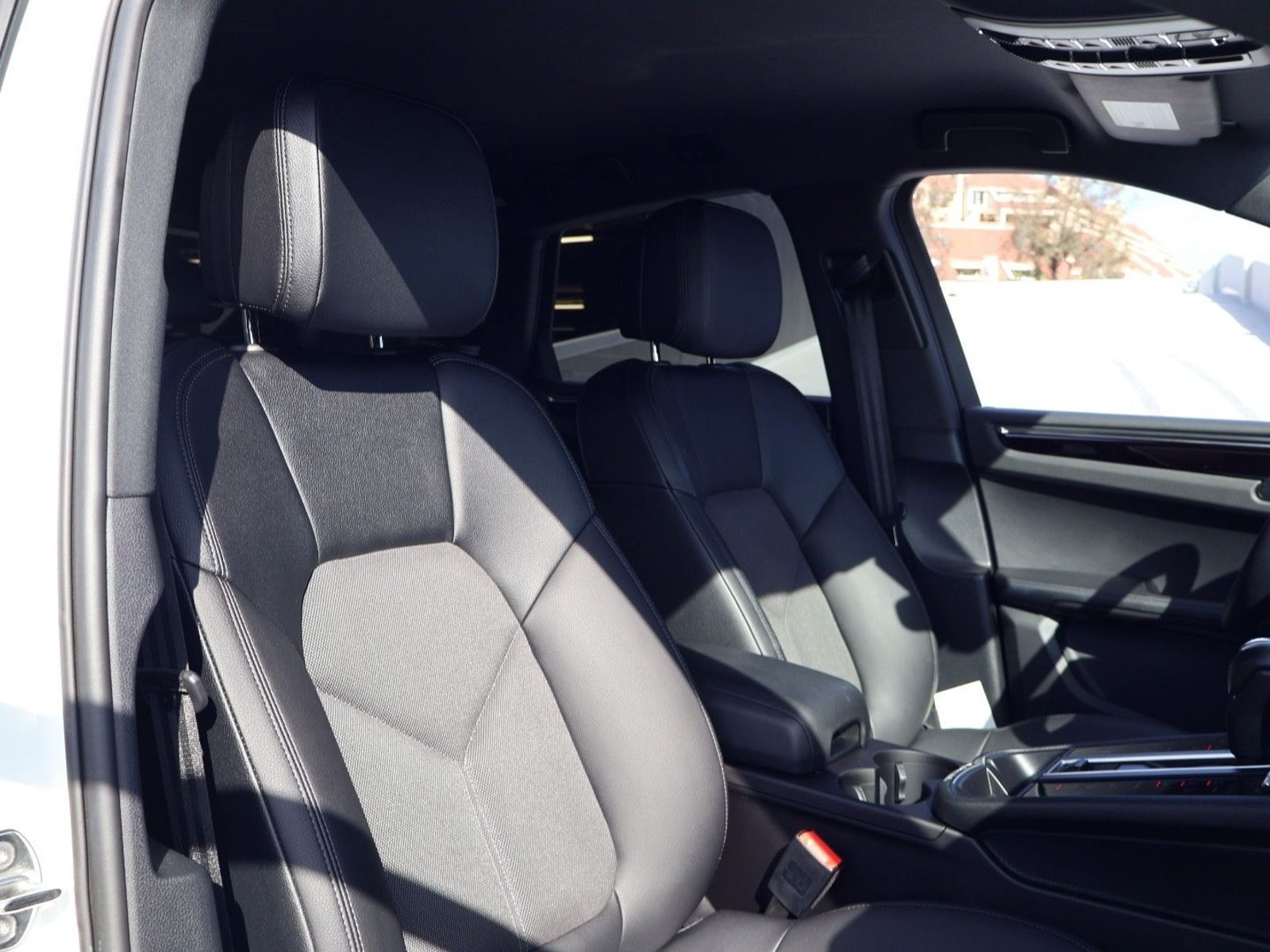 Certified 2024 Porsche Macan S AWD/4WD image 18