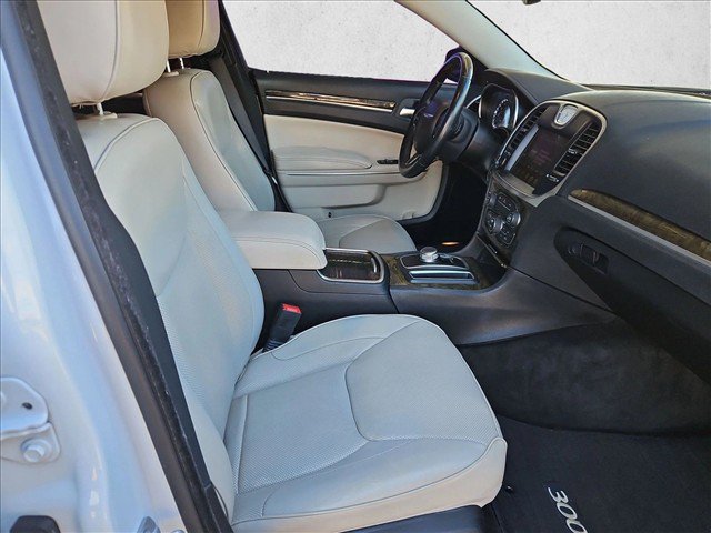 Used 2015 Chrysler 300 C RWD image 15