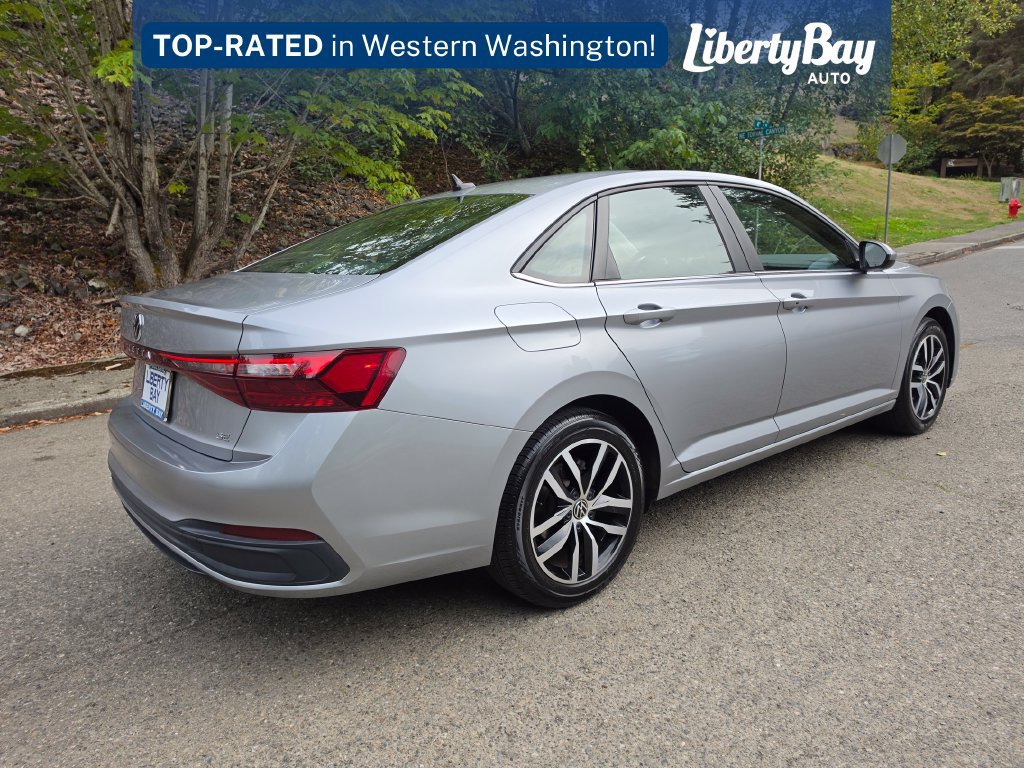 Used 2025 Volkswagen Jetta SE FWD image 5