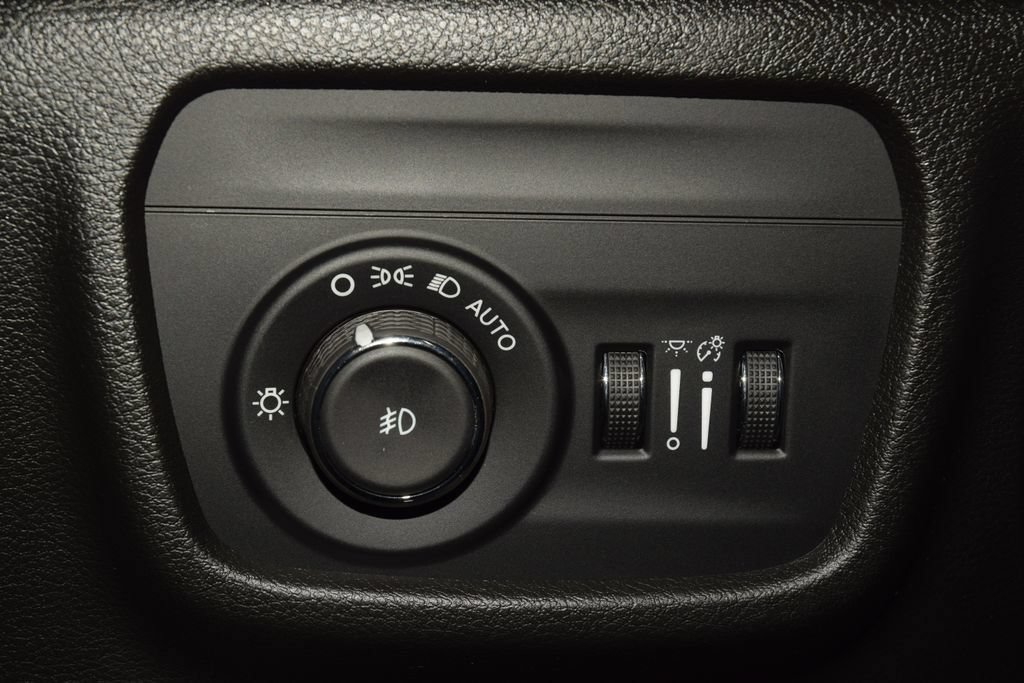 Used 2021 Jeep Grand Cherokee L Overland w/ Luxury Tech Group IV AWD/4WD image 32