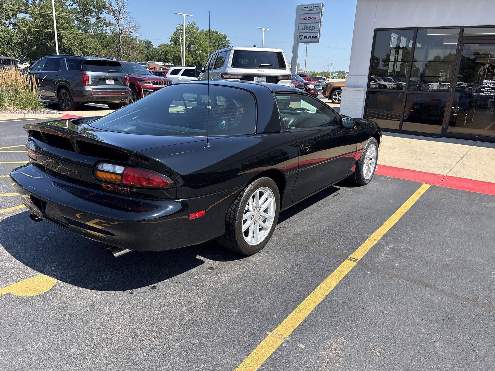 Used 2000 Chevrolet Camaro Z28 w/ SS Performance/Appearance Pkg RWD image 5