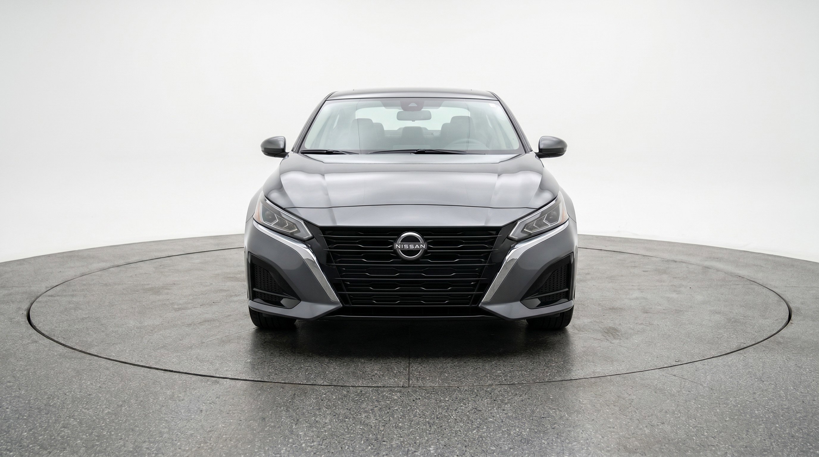 Used 2025 Nissan Altima 2.5 SV FWD image 2