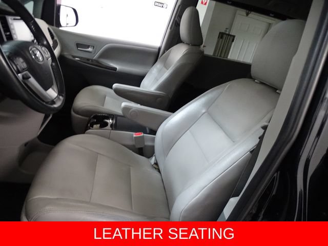 Used 2020 Toyota Sienna XLE Premium AWD/4WD image 2