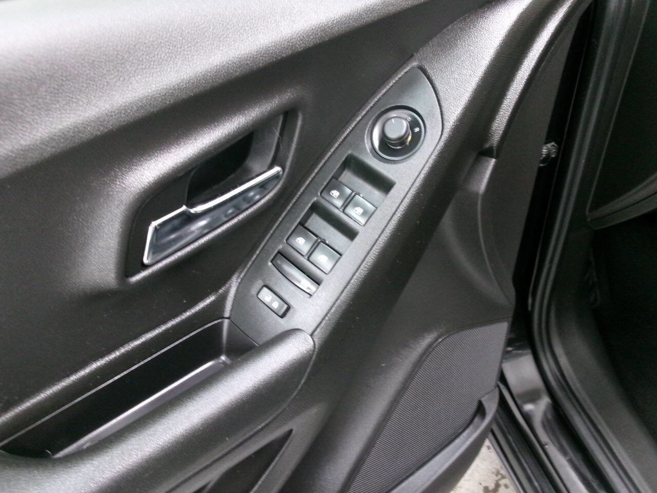 Used 2018 Chevrolet Trax LS image 19