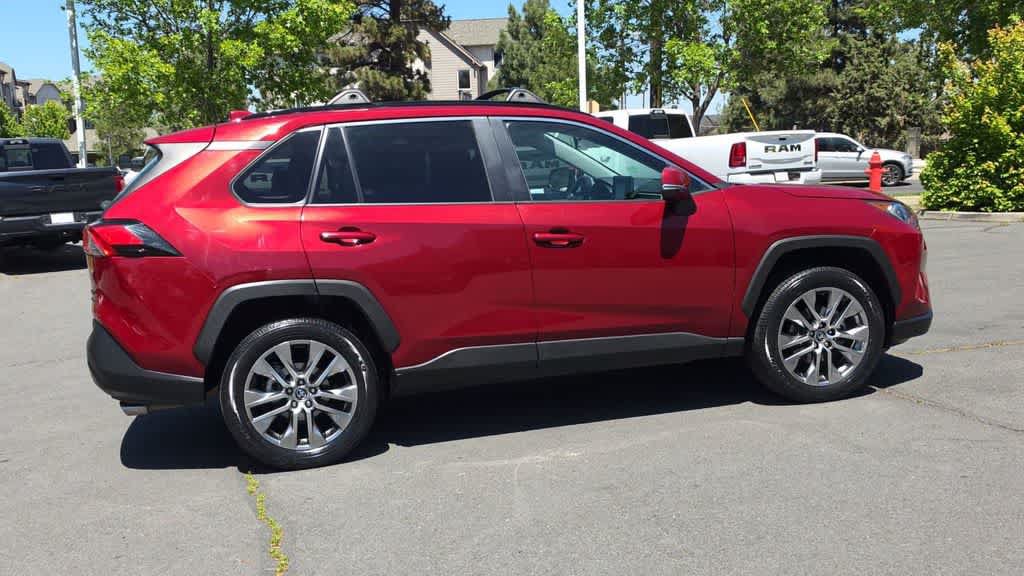 Used 2020 Toyota RAV4 XLE Premium AWD/4WD image 9