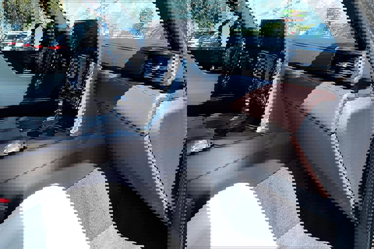 Used 2024 Lexus LX 600 4WD w/ Luxury Package image 18