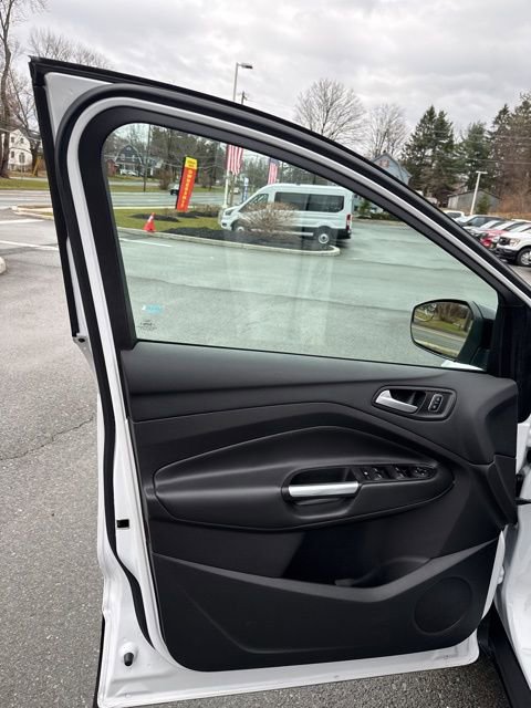 Used 2017 Ford Escape SE w/ SE Sport Appearance Package image 15