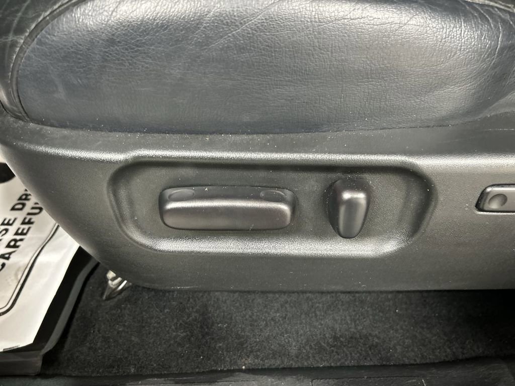 Used 2022 Toyota Tacoma Limited AWD/4WD image 10