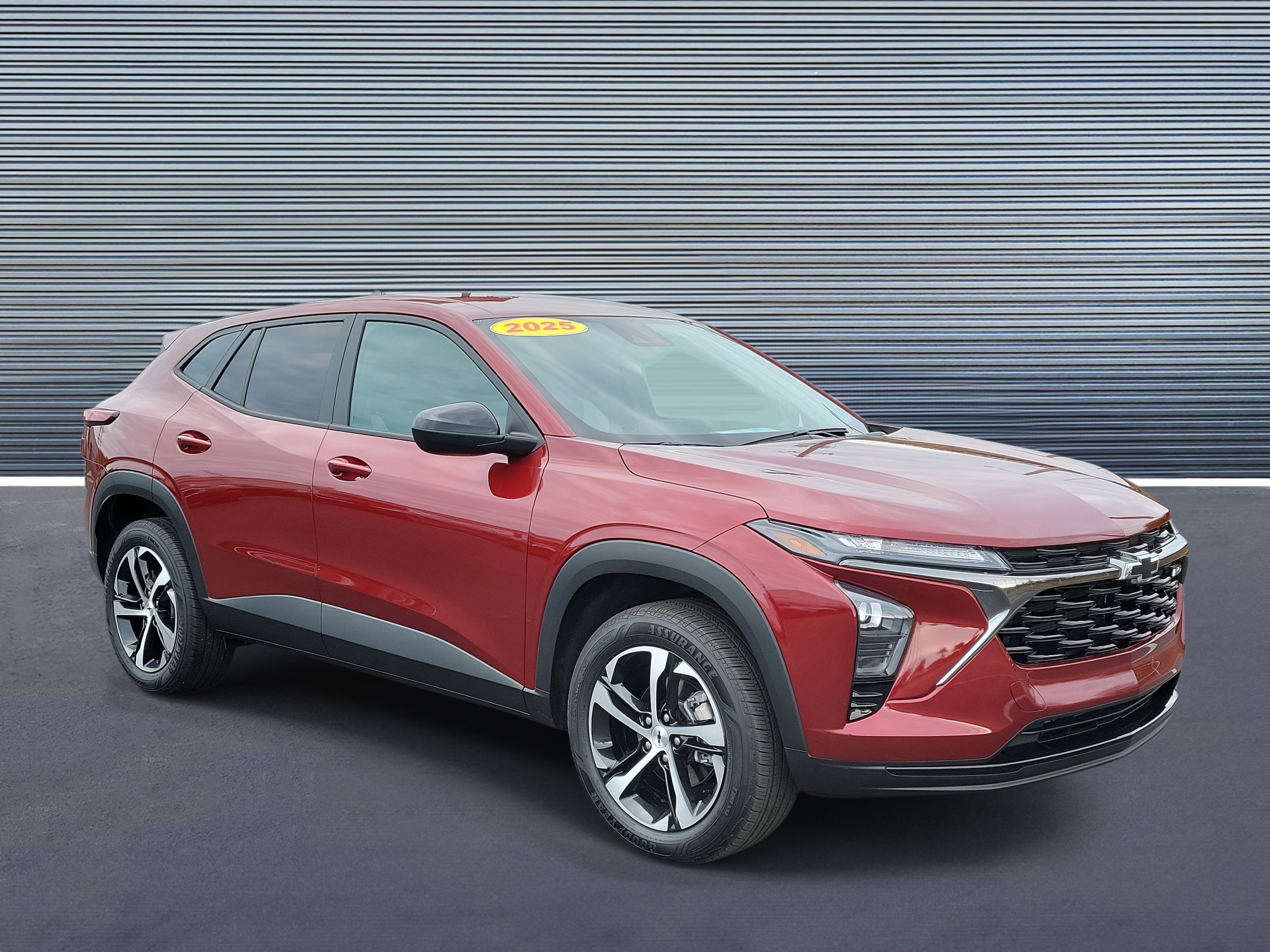 Used 2025 Chevrolet Trax RS w/ Driver Confidence Package image 2