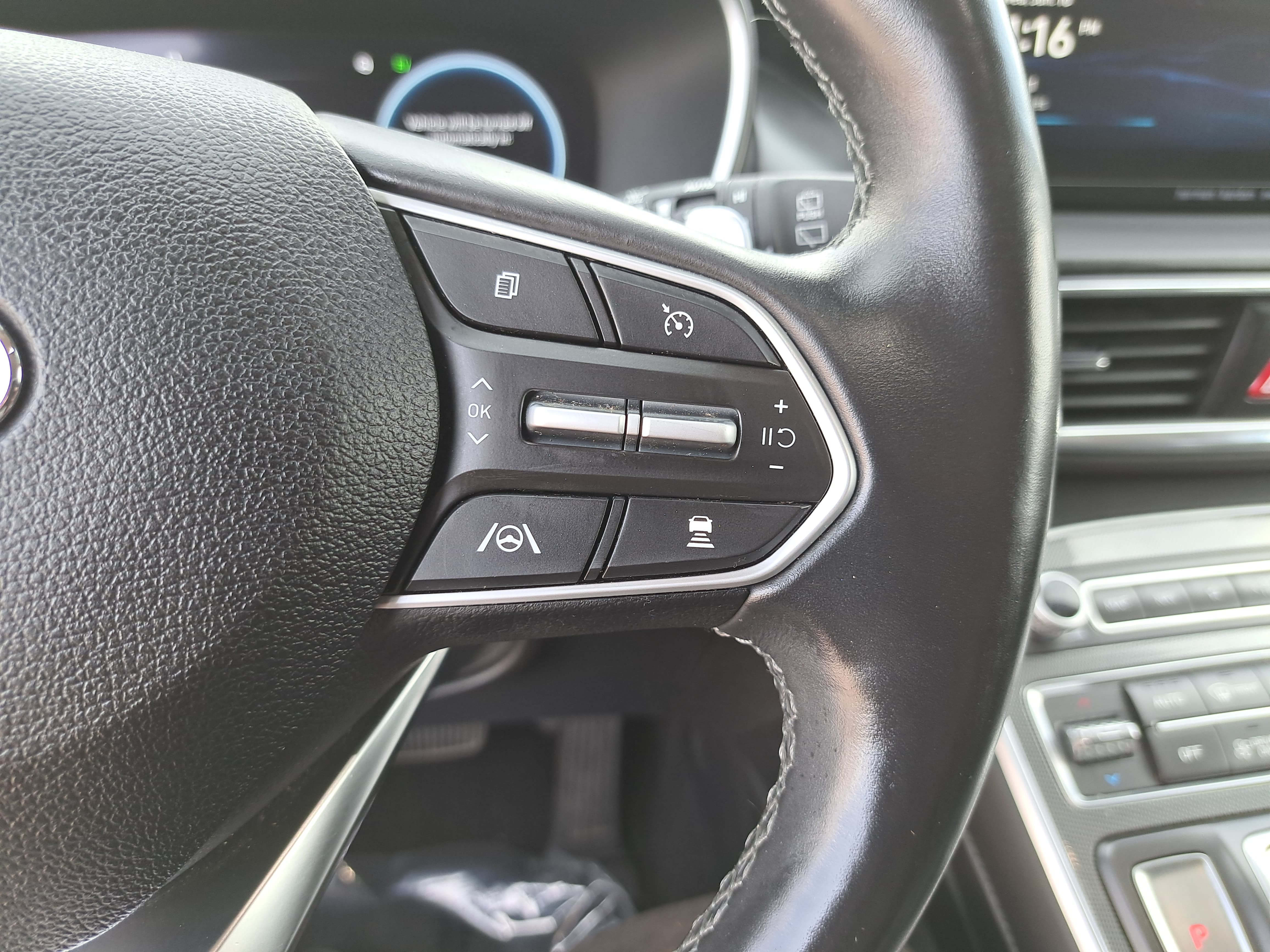 Used 2023 Hyundai Santa Fe Limited AWD/4WD image 17