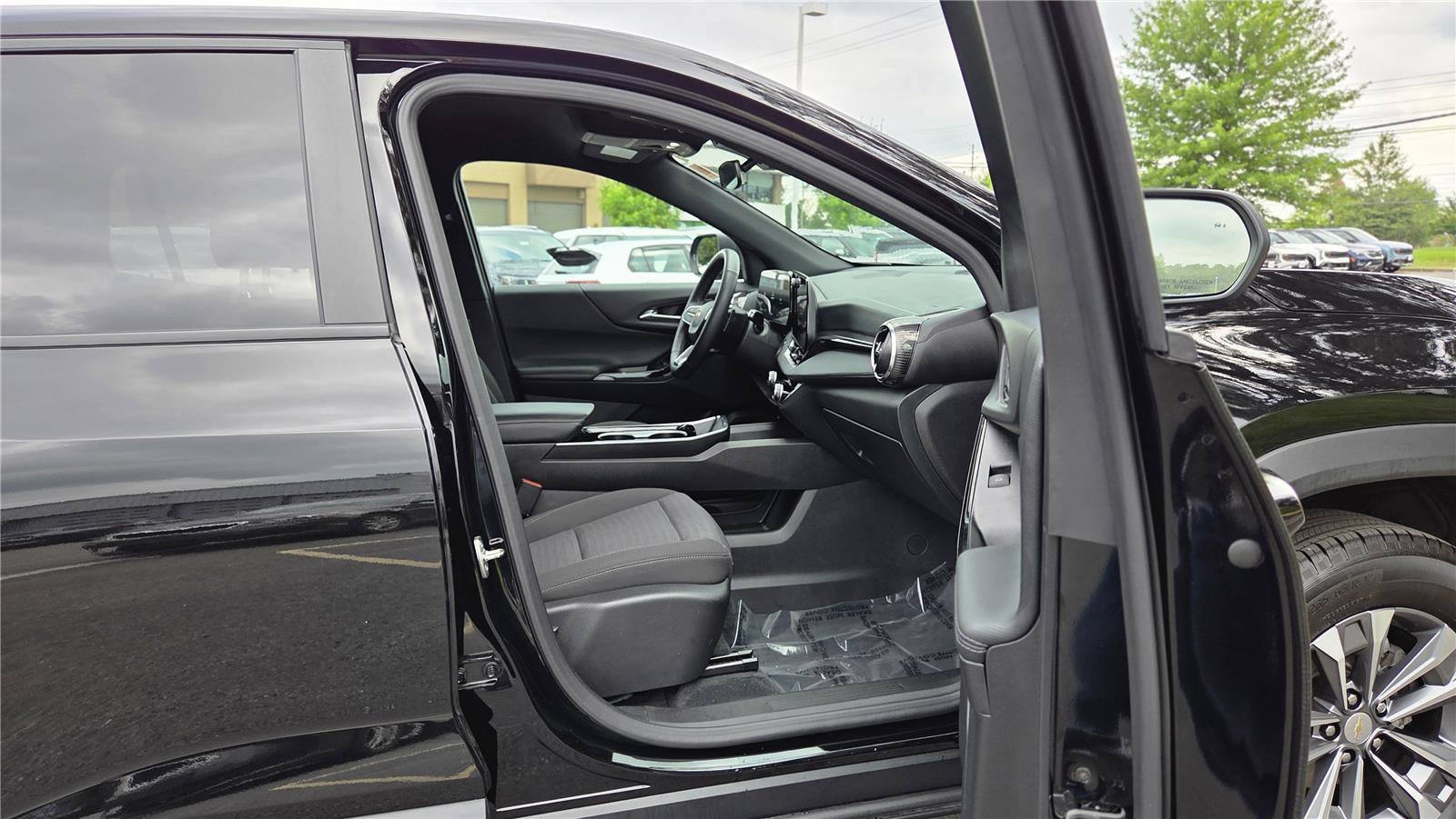 Used 2025 Chevrolet Equinox LT AWD/4WD image 31