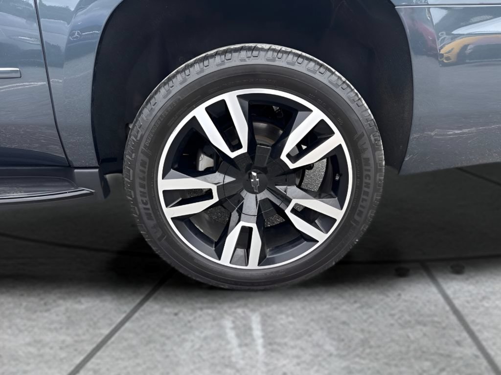 Used 2020 Chevrolet Suburban Premier AWD/4WD image 37