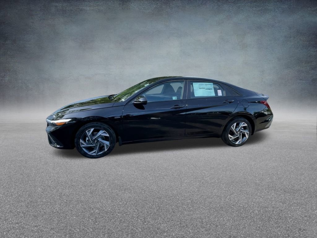 Used 2025 Hyundai Elantra Sport image 11