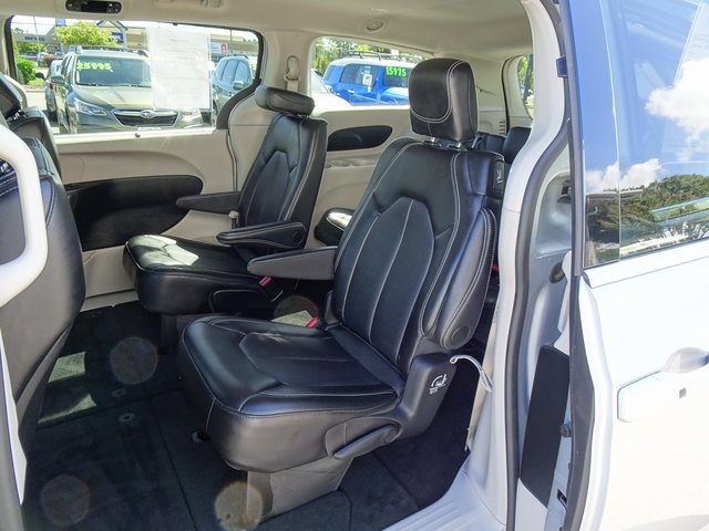 Used 2024 Chrysler Pacifica Touring-L image 13