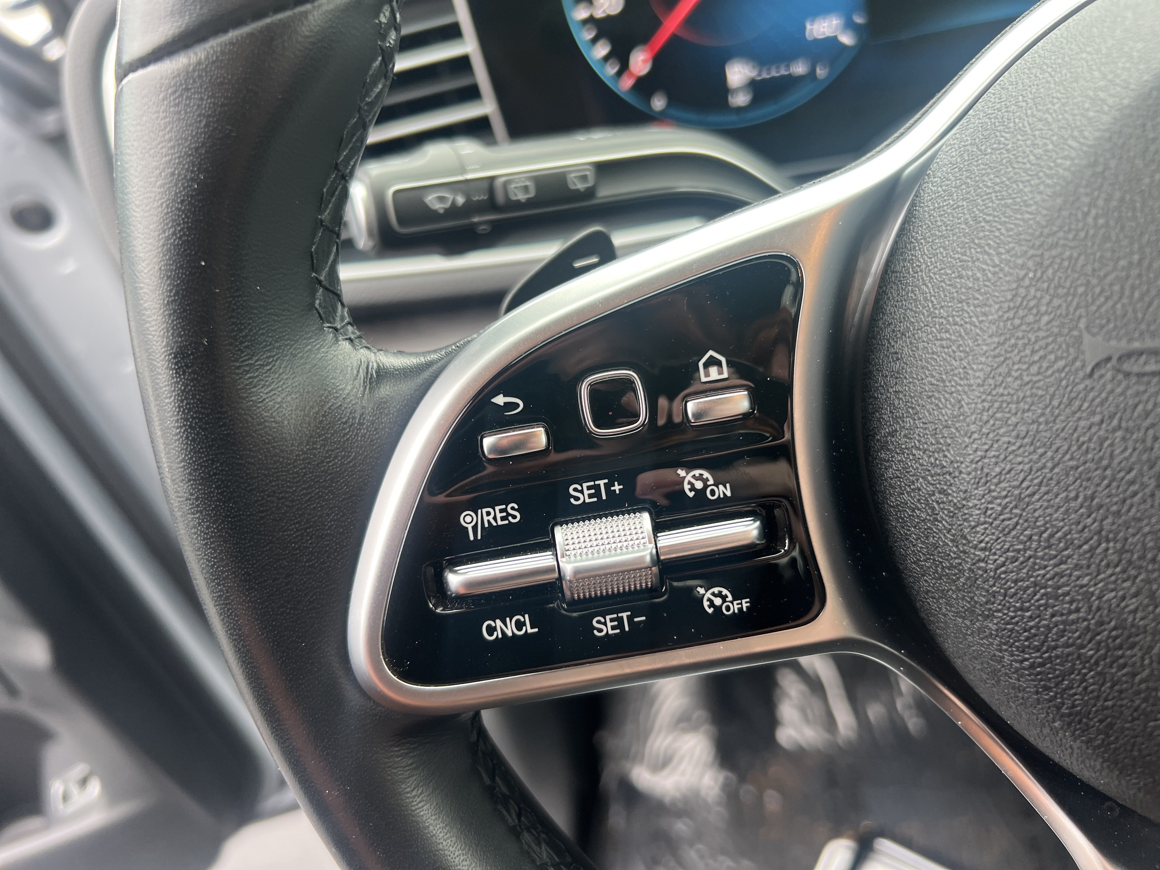 Certified 2022 Mercedes-Benz GLE 450 4MATIC w/ Premium Package image 19