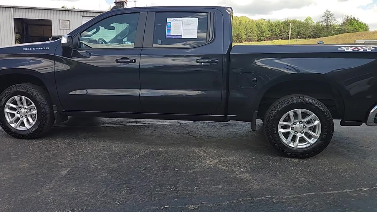 Used 2022 Chevrolet Silverado 1500 LT AWD/4WD image 5