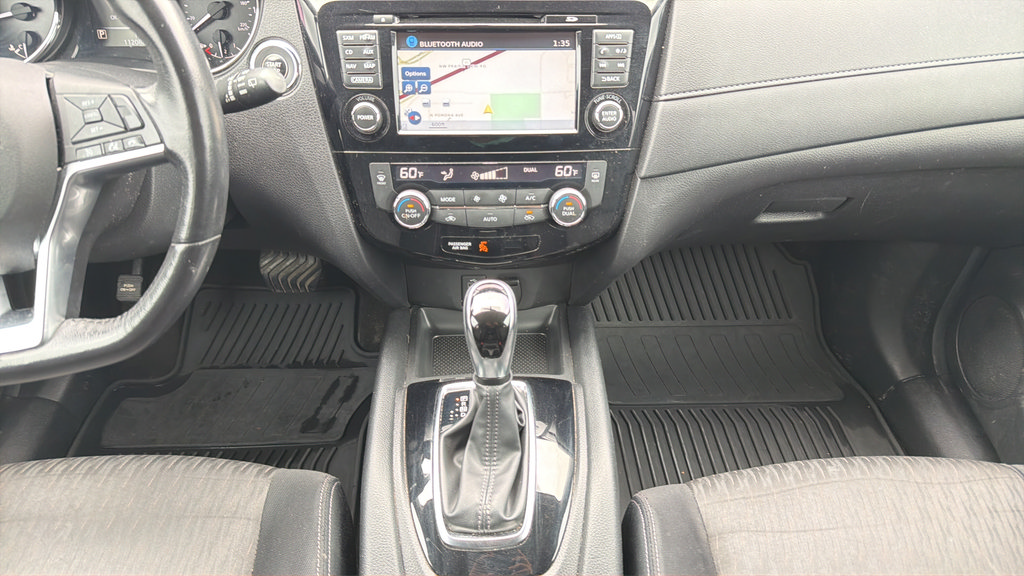 Used 2017 Nissan Rogue SV w/ SV Premium Package AWD/4WD image 8