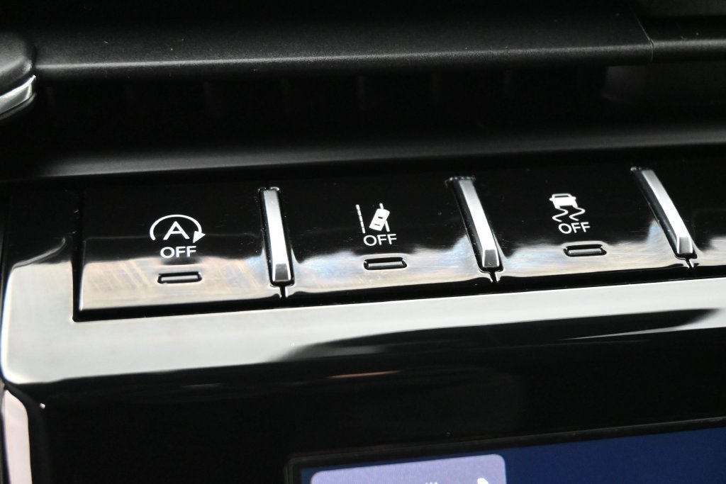 Used 2023 Jeep Grand Cherokee Altitude RWD image 13