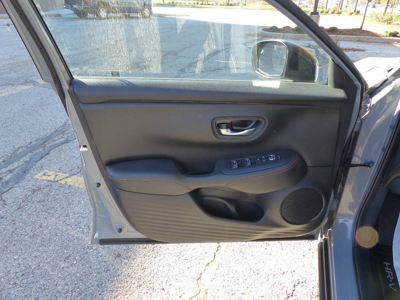 Used 2025 Honda HR-V Sport image 19