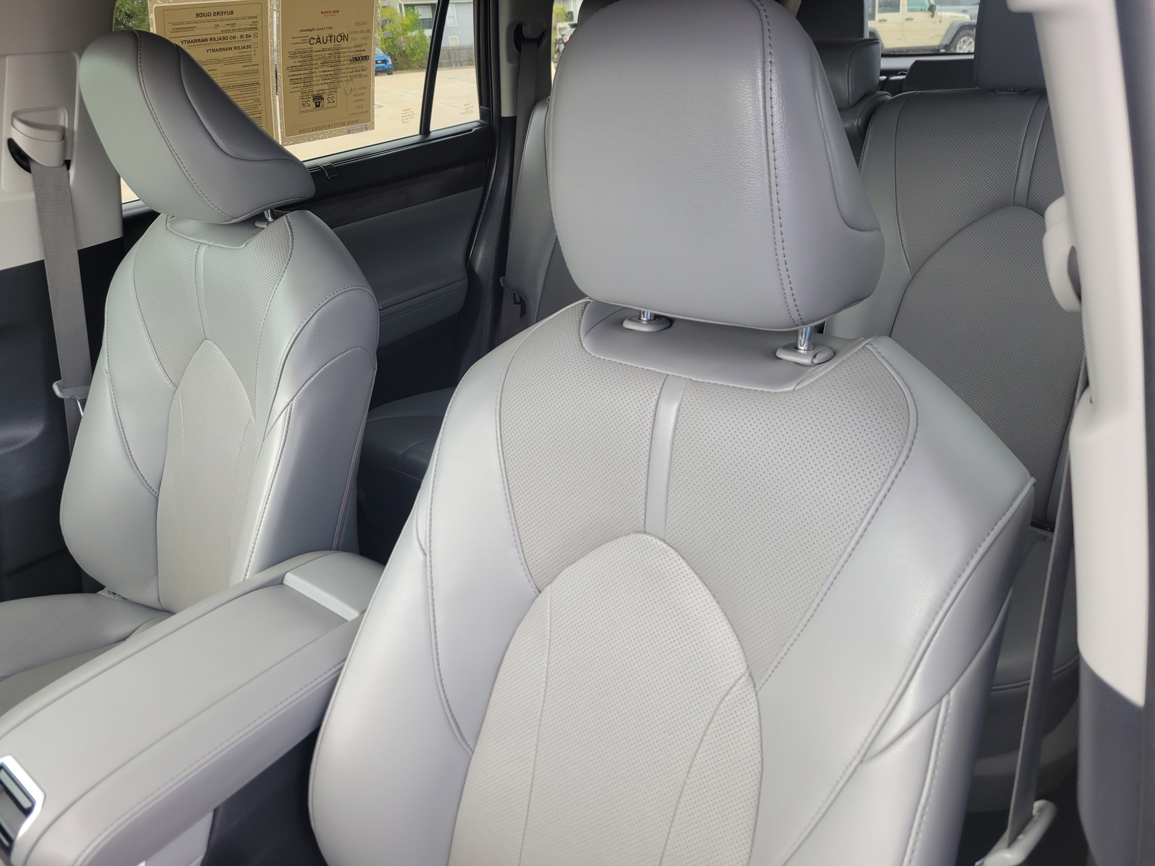 Used 2023 Toyota Highlander Limited image 16