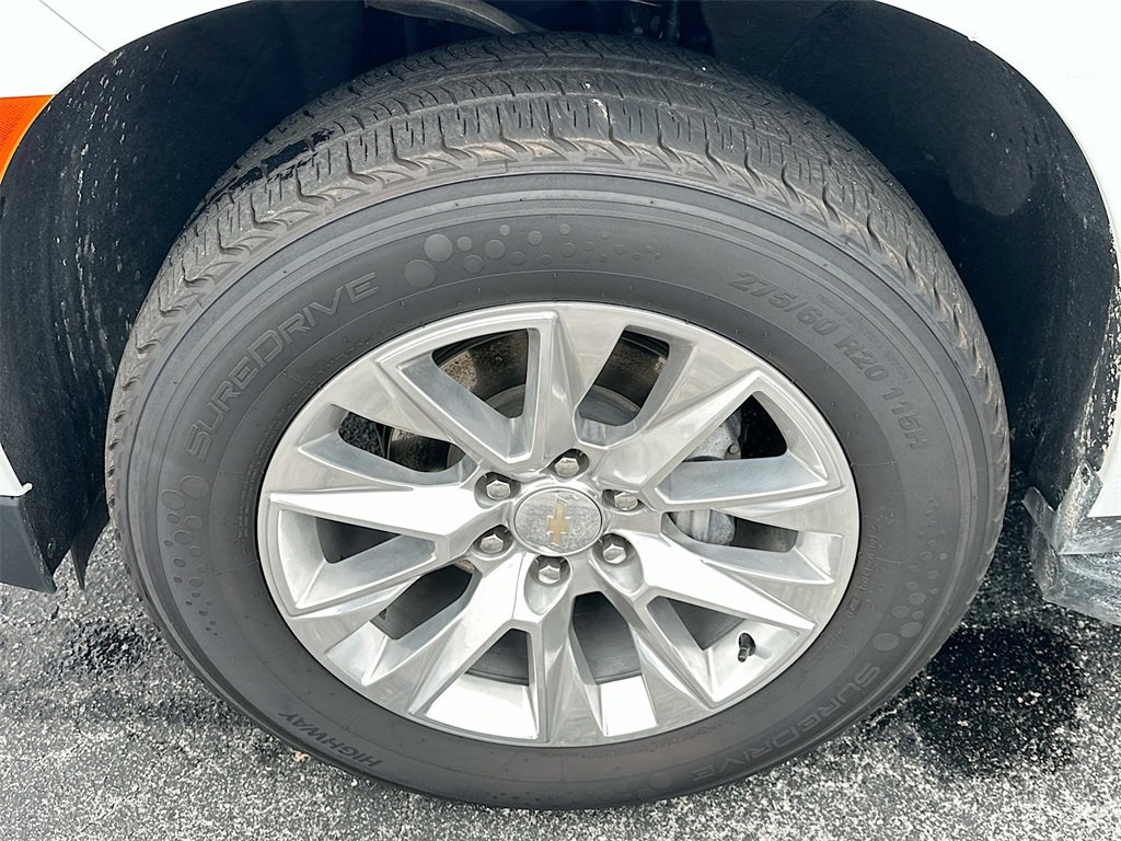 Used 2024 Chevrolet Suburban Premier image 32