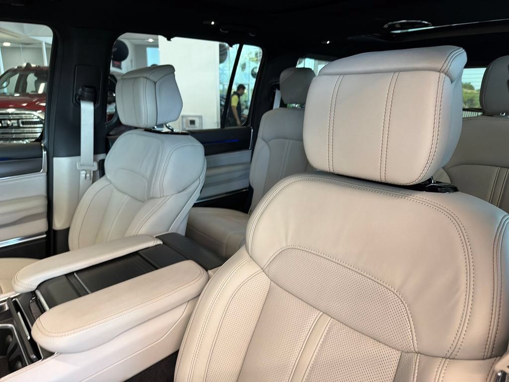 New 2026 Jeep Grand Wagoneer Summit w/ Premium Group III AWD/4WD image 16