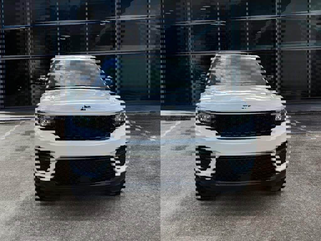 New 2025 Jeep Grand Cherokee Altitude image 2