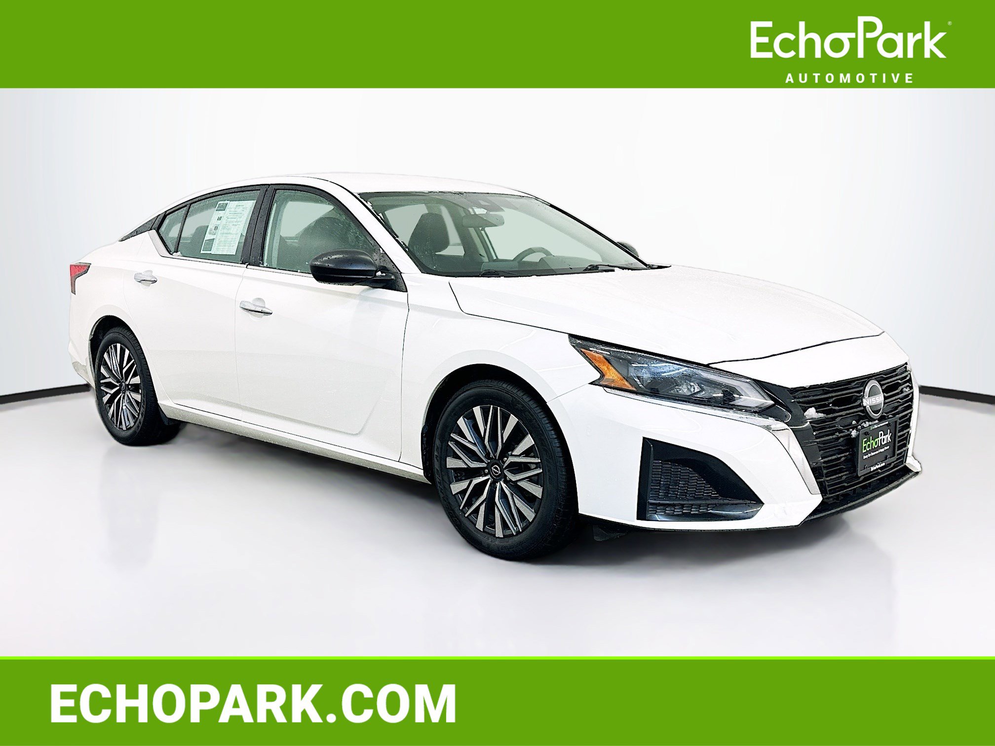 Used 2025 Nissan Altima 2.5 SV image 1