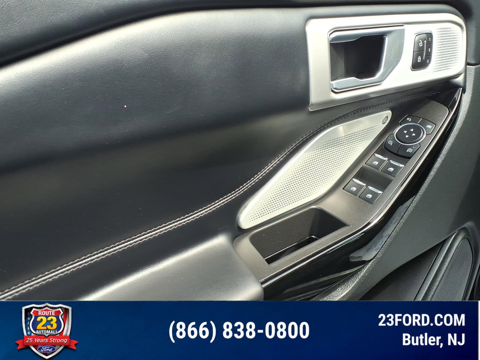 Certified 2023 Ford Explorer Platinum w/ Technology Package AWD/4WD image 11